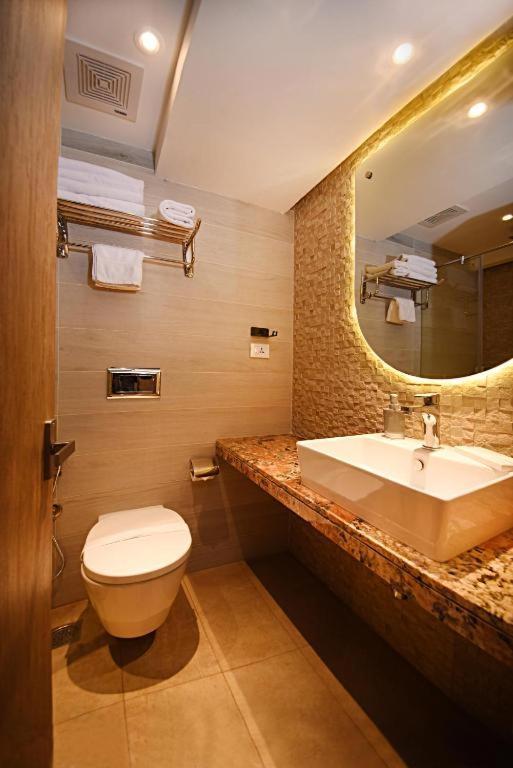 Hotel Tulip Near Delhi Airport New Delhi Extérieur photo